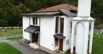 HUTBA: ZAISTA SE SRCA SMIRE, KADA SE ALLAH SPOMENE (SENAD EF. ŠEHIĆ)